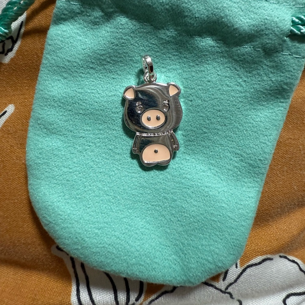 Used 🫶🏻Adorable Silver Piggy Pendant 925